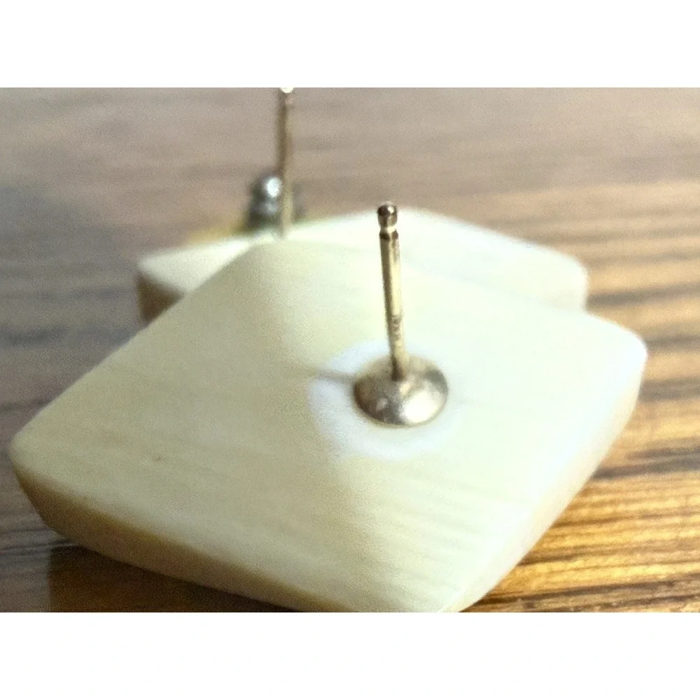 Mother Of Pearl Or Bone Lapis Lazuli Cabochons Earrings 14 K Gold Marked 14KH